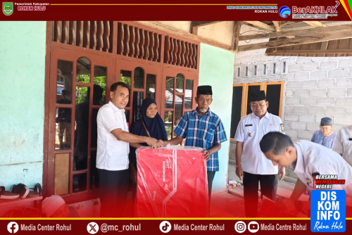 Respons Cepat, Wabup Rohul Salurkan Bantuan untuk Korban Kebakaran di Desa Huta Godang