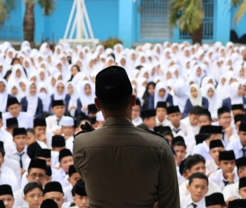 Satpol PP Kampar Edukasi Santri Ponpes Daarun Nahdhah Thawalib Bangkinang tentang Disiplin dan Bijak Bermedsos
