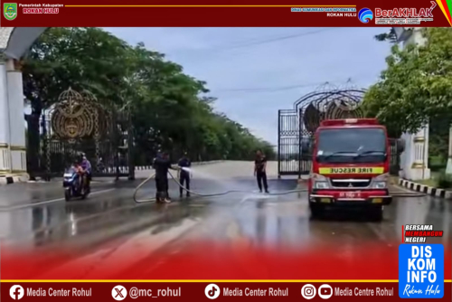 Jelang HUT ke-26, Bupati dan Wabup Rohul Instruksikan Pembersihan Jalan Protokol Pasir Pengaraian