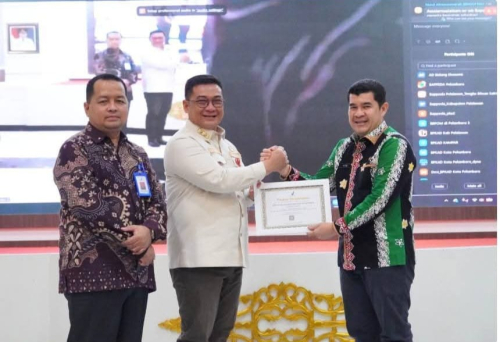 Kampar Raih Penghargaan Kinerja Terbaik Pengelolaan DAK Nonfisik BOK POM 2025