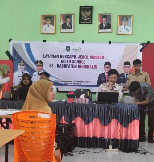 Disdukcapil Bengkalis Jemput Bola Perekaman KTP-el di SMAN 3 Bengkalis
