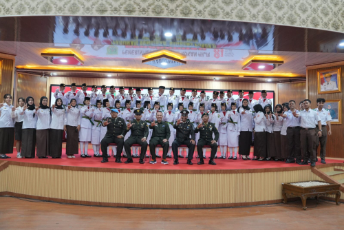 Mewakili Bupati, Sekda Fauzi Efrizal Kukuhkan Paskibraka Rohil 2026