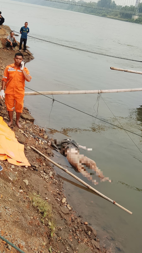 Jasad Diduga Boiko Gulo Akhirnya Ditemukan Terhimpit Keramba Apung