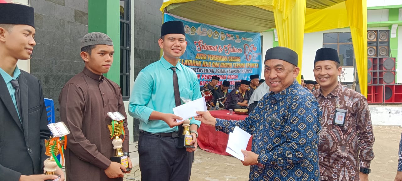 Rifat Zahran Dan Salwa Aina Farensia Raih Juara 1 Lomba Baca Kitab Kuning Tahun 2024