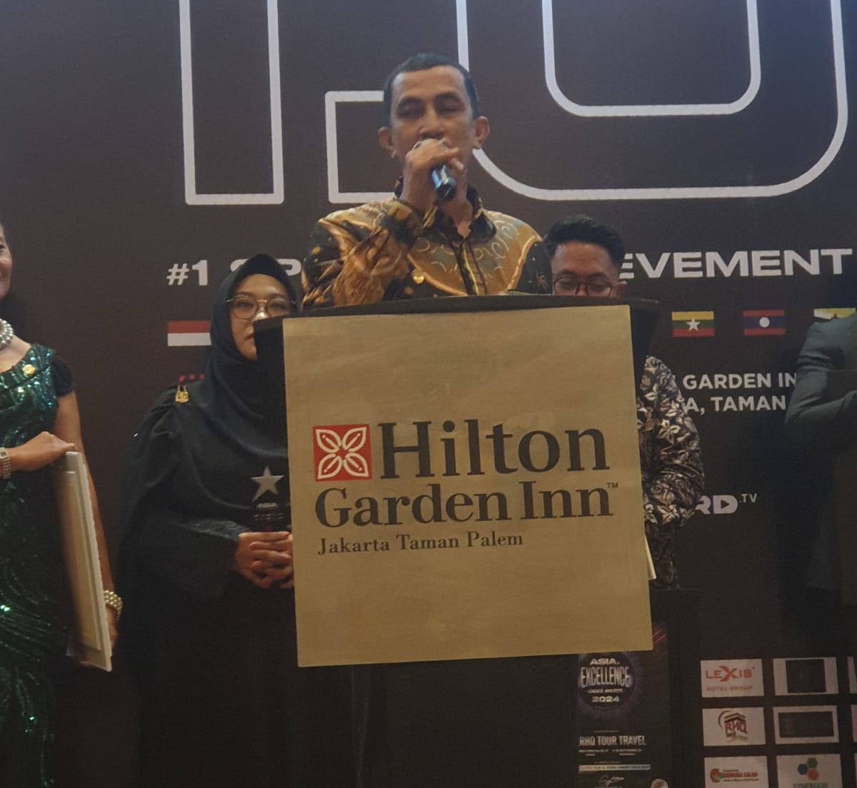 Berhasil Menjaga dan Merawat Hutan Adat, Said Aidil Usman Kades Petapahan Raih Penghargaan Asia Award