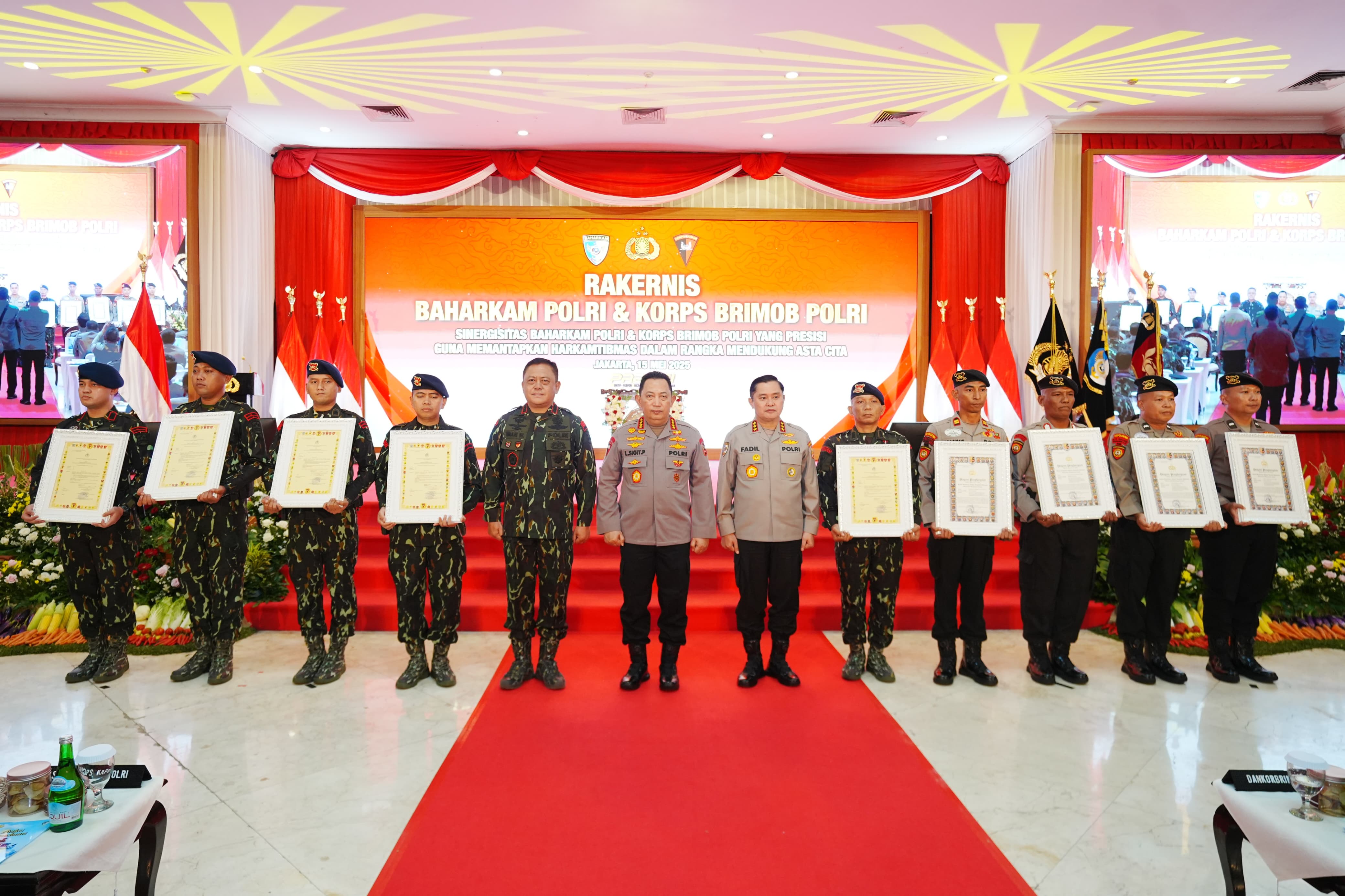 Kapolri Komitmen Berantas Premanisme, Judi Online, dan Narkoba : Siapapun yang Meresahkan Masyarakat Akan Ditindak Tegas