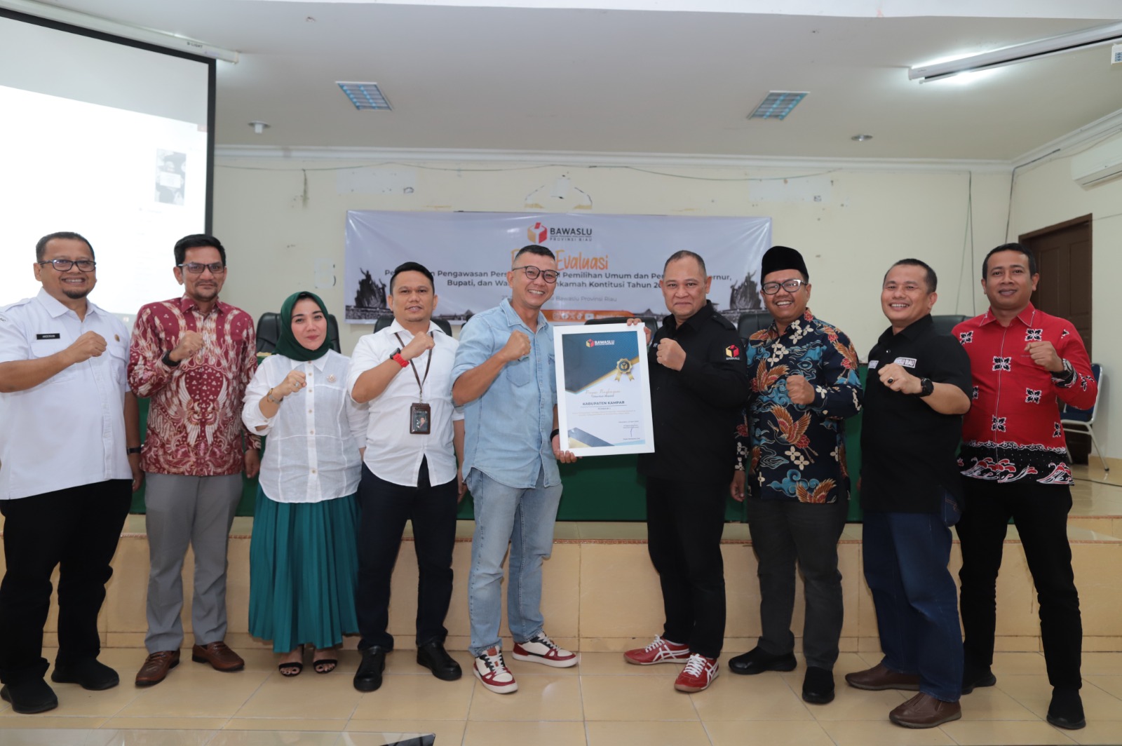 Bawaslu Kampar Raih Penghargaan Terbaik I JDIH