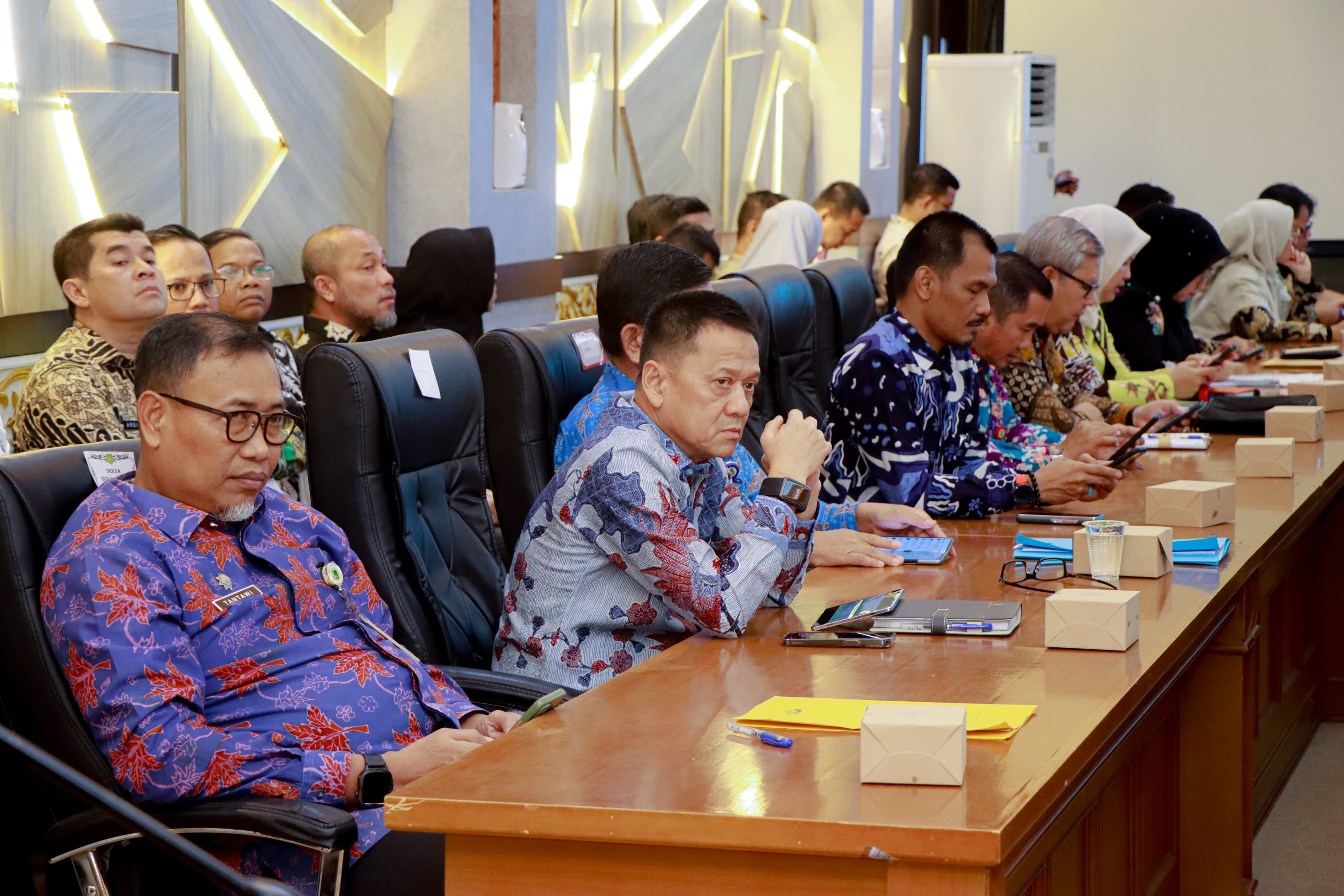 Sekda Kampar  Hambali Hadiri Rakor Asistensi Tindak Lanjut Penyesuaian Pendapatan dan Efisiensi Belanja Daerah