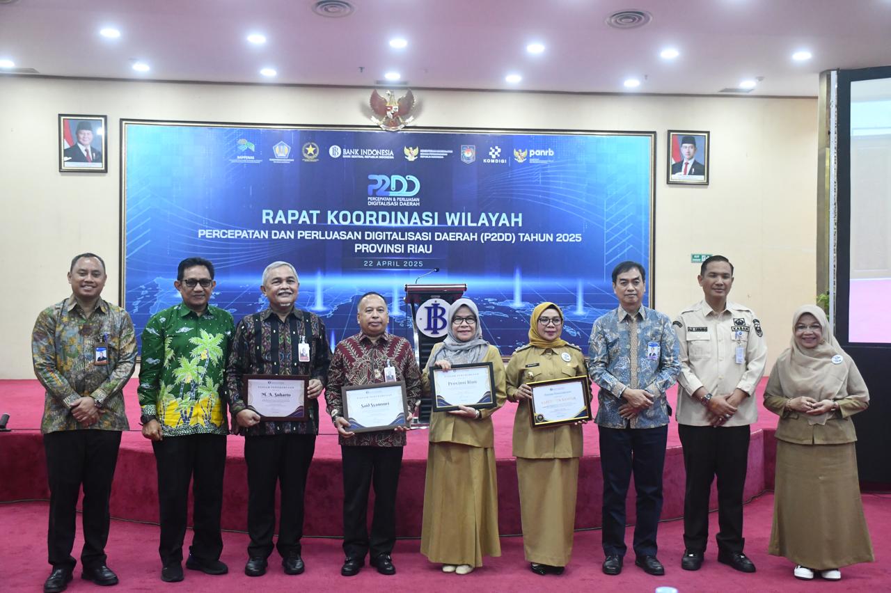 Atas Capaian Digitalisasi Keuangan Daerah, Bapenda Kampar Terima Penghargaan dari Bank Indonesia