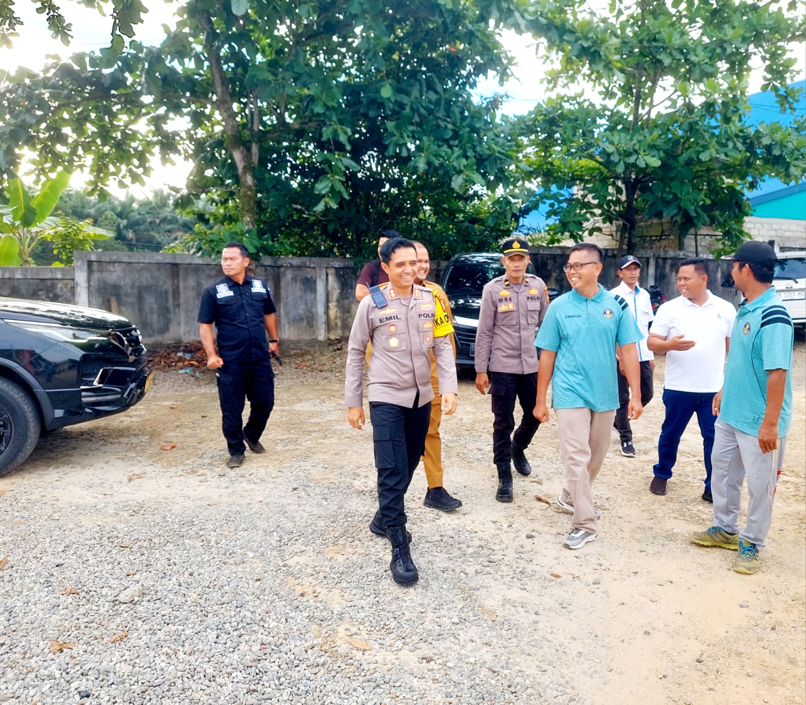 Peduli Lingkungan, Kapolres Rohul Awali Penanaman Pohon Sebelum Pembukaan  Tournament Volly Ball di Ujung Batu