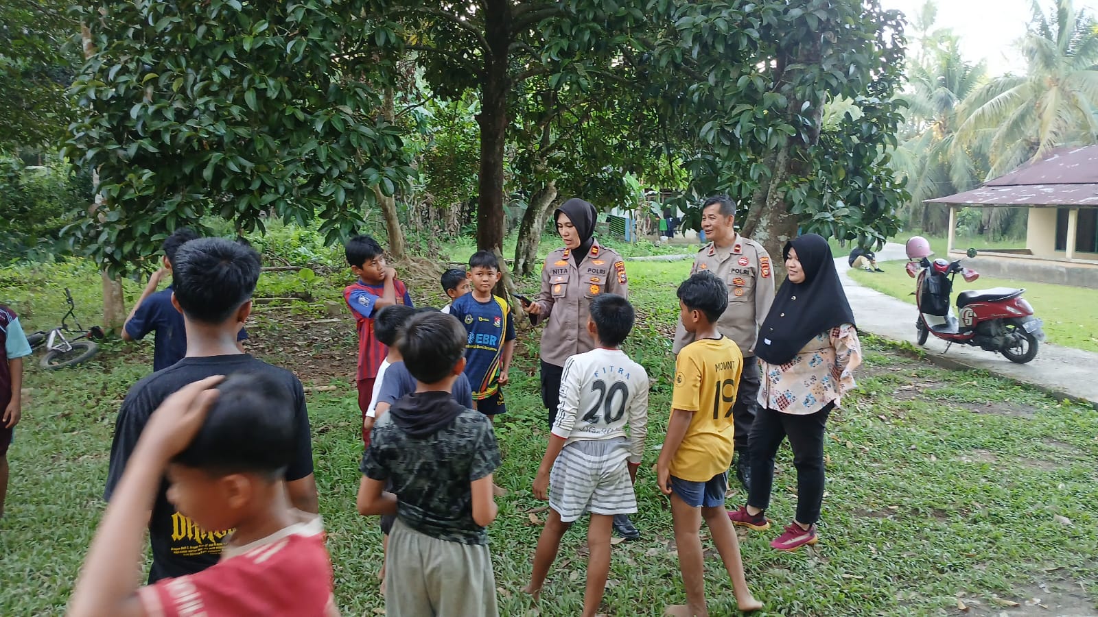 Polisi Sisir Kuari di Kampar Utara Cari Tahanan Kabur, Libatkan Warga