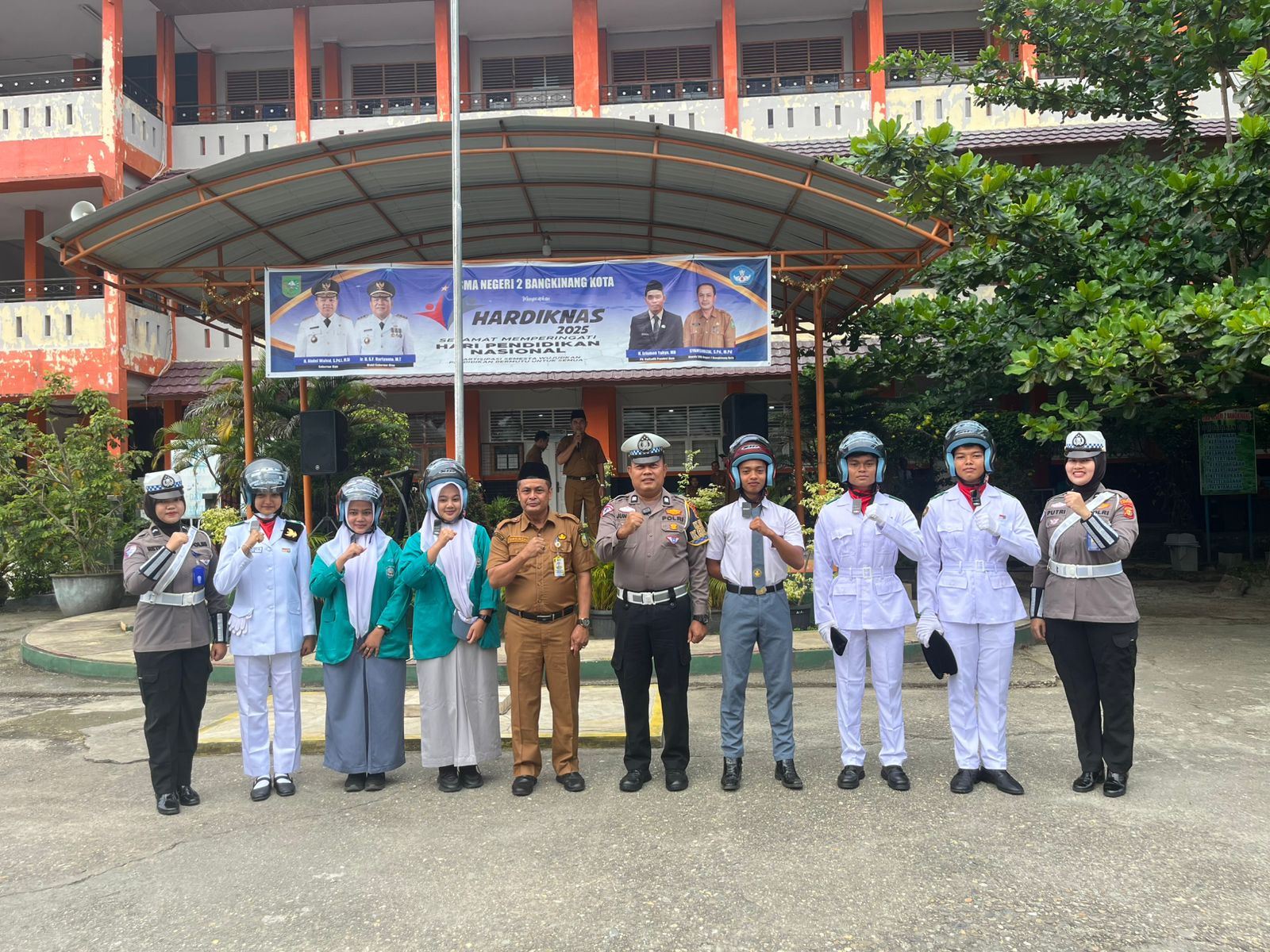 Sosialisasi Tertib Lalu Lintas, Satlantas Polres Kampar Pimpin Upacara di SMAN 2 Bangkinang Kota