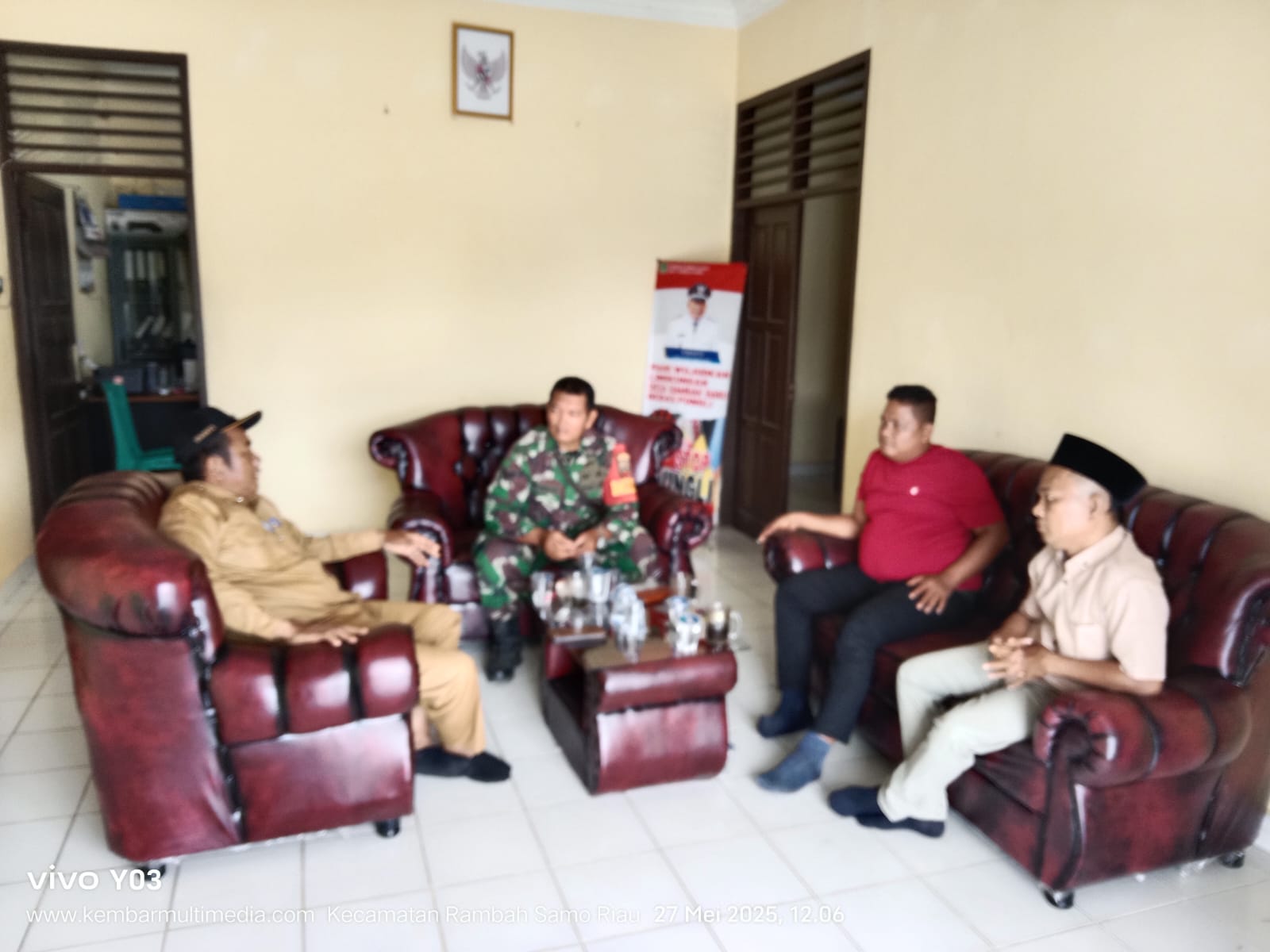Kolaborasi Kades Rambah Baru dan Babinsa Kodim 0313: Edukasi Warga Soal Alih Fungsi Lahan Persawahan