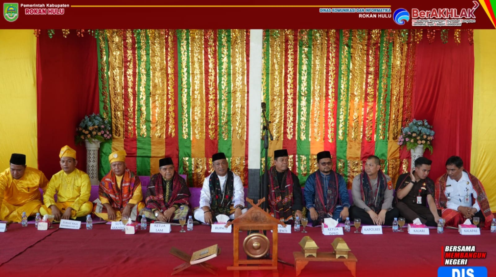 Kompak Lestarikan Budaya, Bupati dan Wabup Rohul Hadiri Tradisi Mandai Ulu Taon yang ke-500