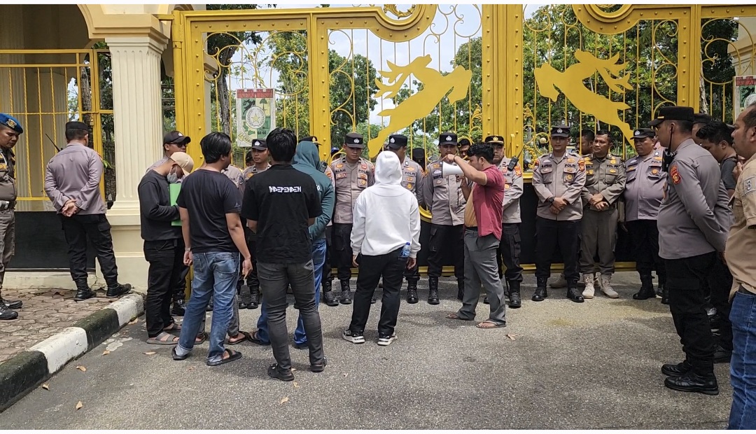 Gelar Aksi, APMBR Pertanyakan Pengadaan Mobil Dinas, DPRD Diminta Bentuk Pansus