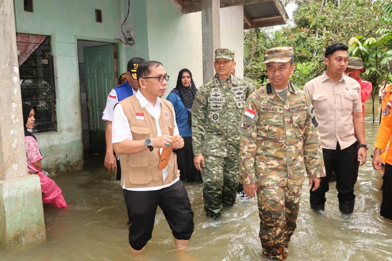 Bupati dan BPBD Kampar Tinjau Lokasi Banjir di Desa Silam, Hingga 31 Desember Kampar Status Darurat Bencana