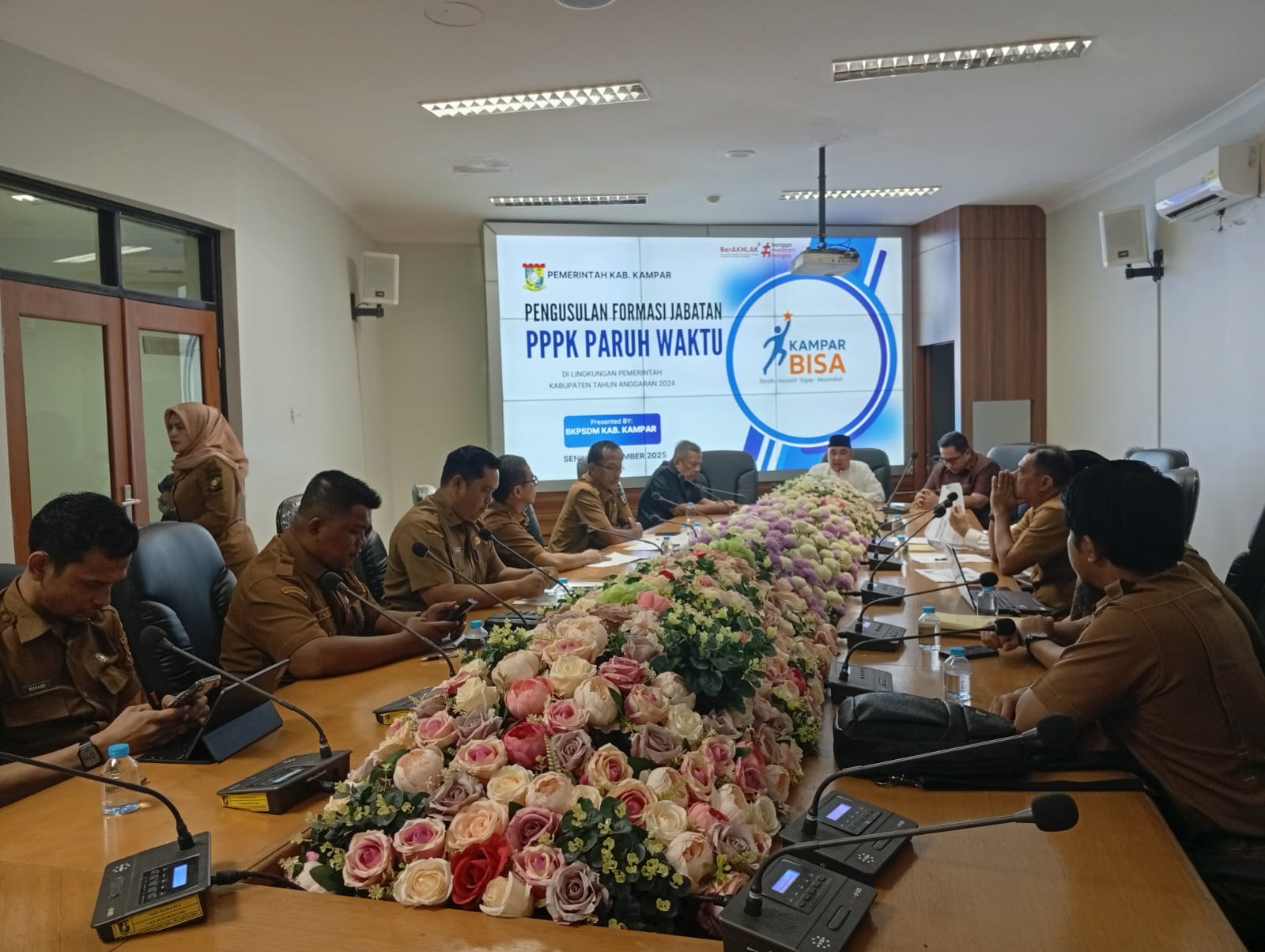 Komisi II DPRD Kampar Gelar RDP Bahas Nasib Helda Arianti, BKPSDM Berkomitmen Akan Mengevaluasi Pelayanan Kepegawaian