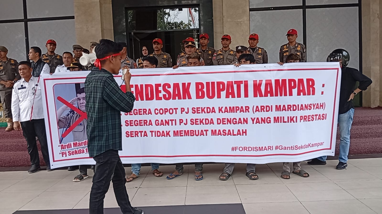 Gelar Unjuk Rasa, Fordismari Tolak Ardi Mardiansyah Jadi Pj Sekda Kampar Karena Dinilai Tidak Komunikatif
