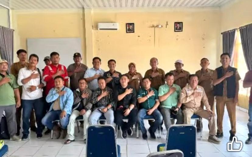 Anggota DPRD Kampar Eko Sutrisno  Gandeng Perusahaan Perbaiki Jalan Rusak di Kampar Kiri