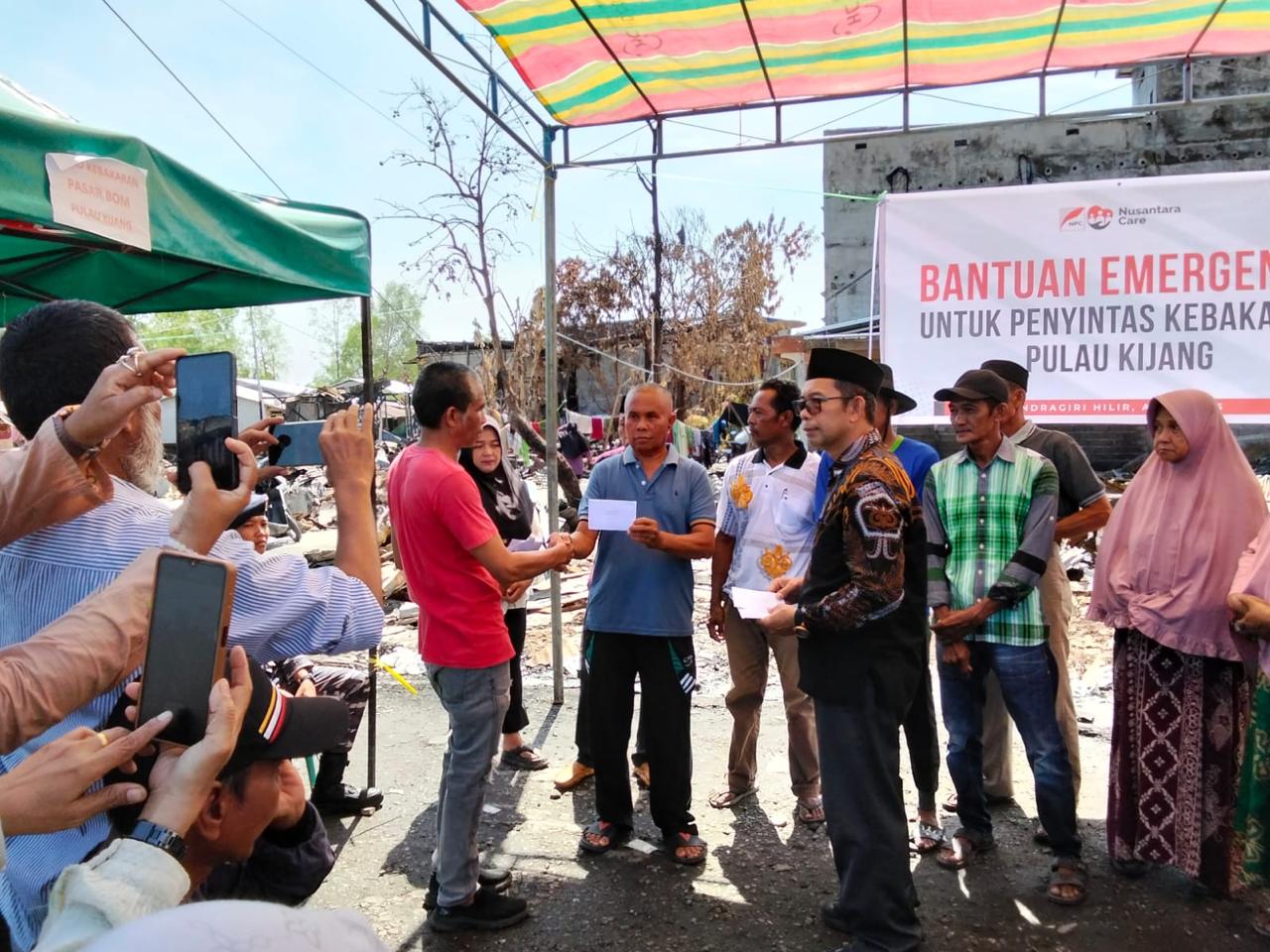 Pasca Kebakaran 106 Rumah di Inhil, H. Mafirion Salurkan Bantuan untuk Warga Terdampak