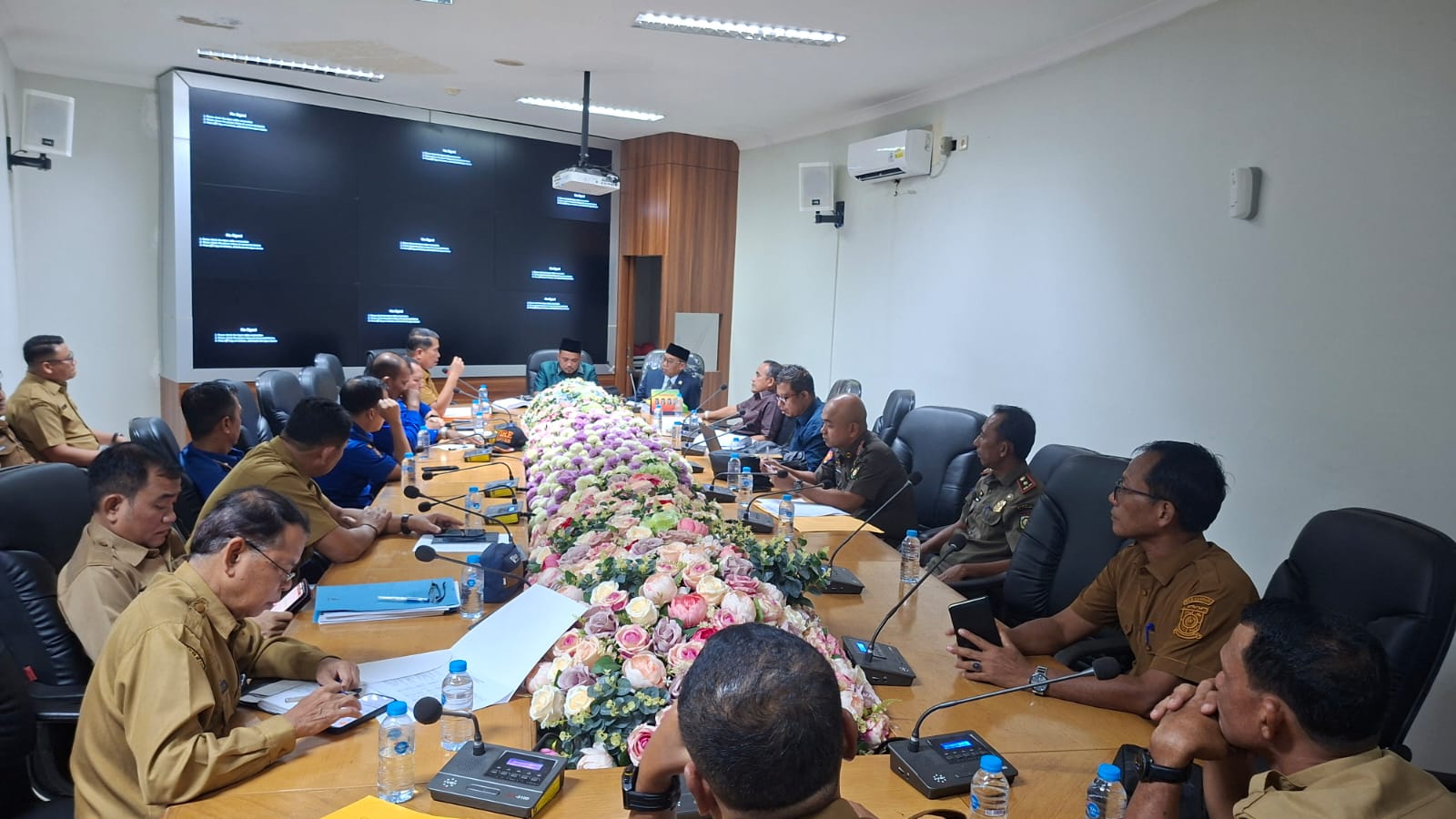 Puluhan Guru Bantu Adukan Nasib ke DPRD, Ini Kata Plt Kadis Dikpora Kampar