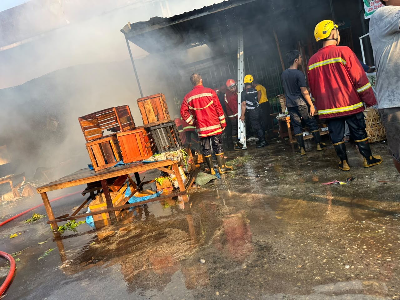Kebakaran Hanguskan Enam Ruko di Pasar Inpres Bangkinang, Satu Orang Terluka
