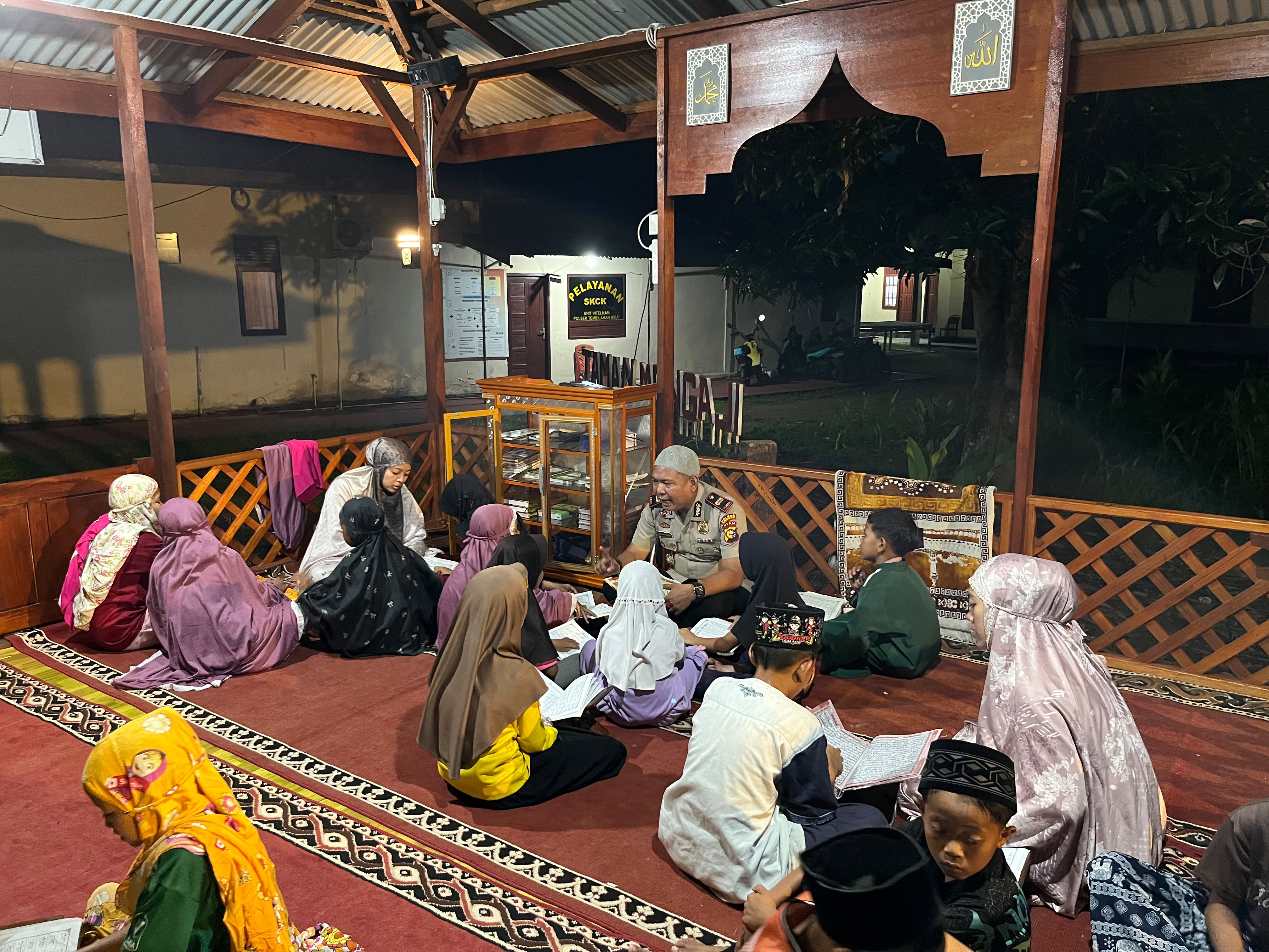 Bangun Karakter Religius Sejak Dini, Polsek Tembilahan Hulu Hidupkan Tradisi Maghrib Mengaji