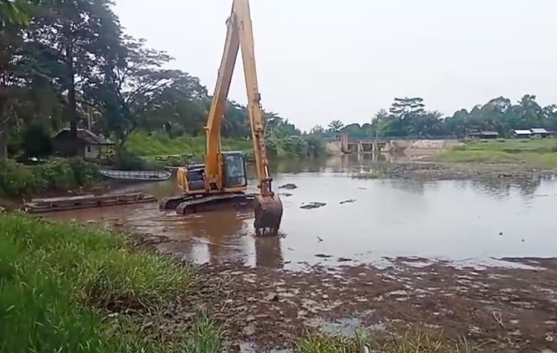 Pengerukan Bendungan Menaming Dimulai, PUPR Rohul Bergerak Selamatkan Irigasi Ribuan Hektare Sawah