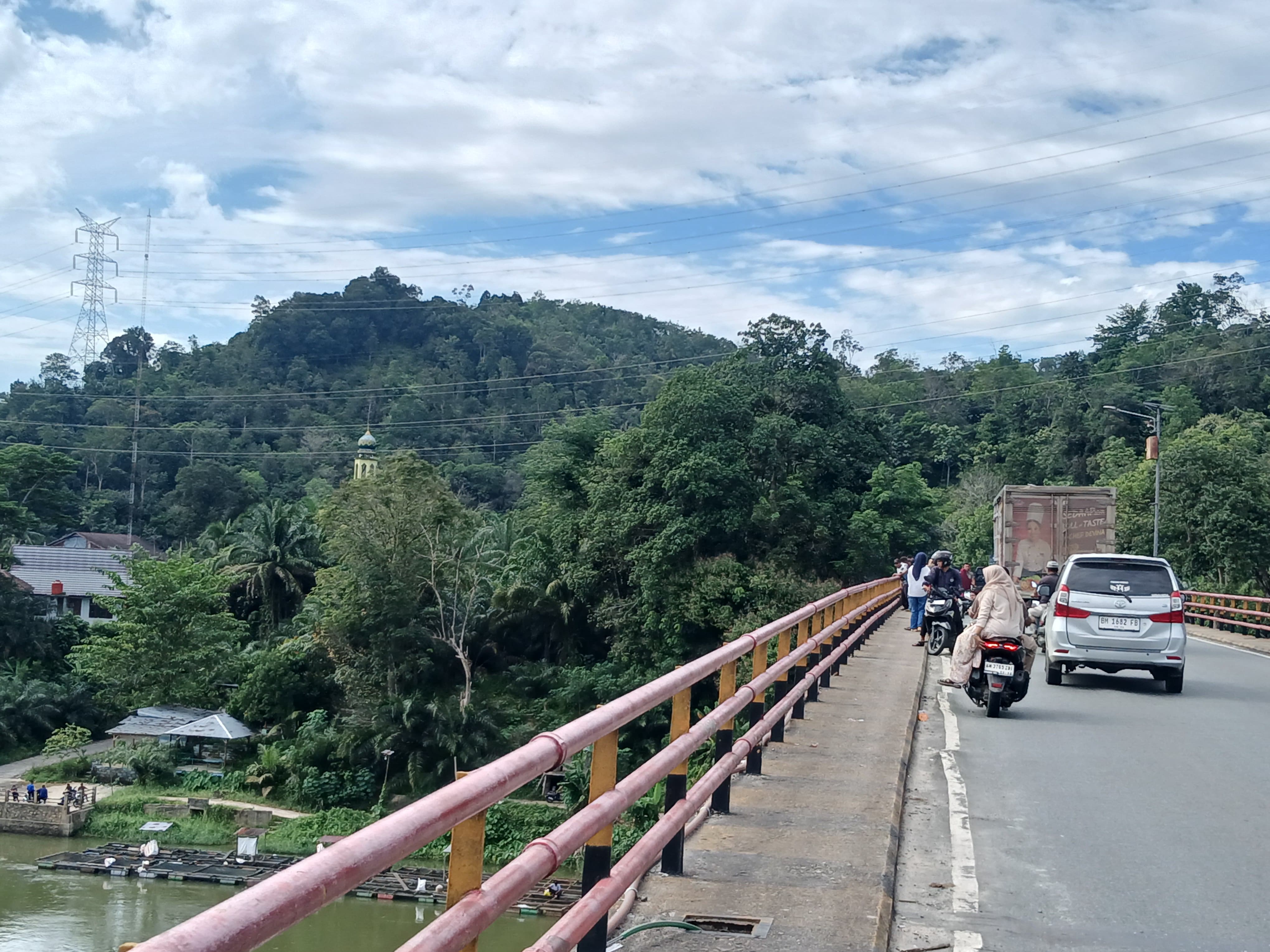Kembali Menelan Korban, Pria Diduga Terjun dari Jembatan Rantau Berangin dan Hilang di Sungai Kampar