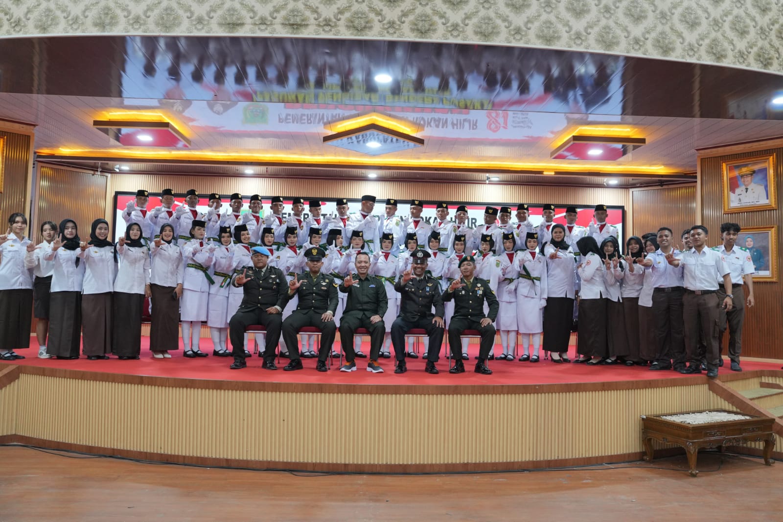 Mewakili Bupati, Sekda Fauzi Efrizal Kukuhkan Paskibraka Rohil 2026