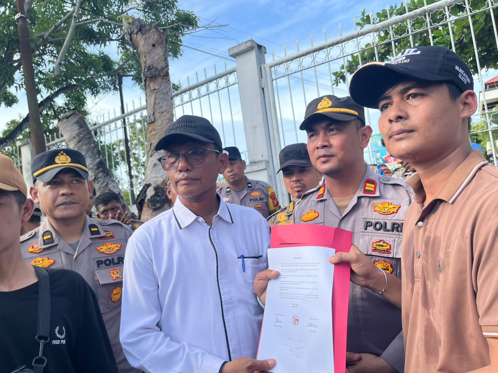 Helmi Tegaskan Disdikpora Kampar Terbuka terhadap Kritik dan Aspirasi Mahasiswa