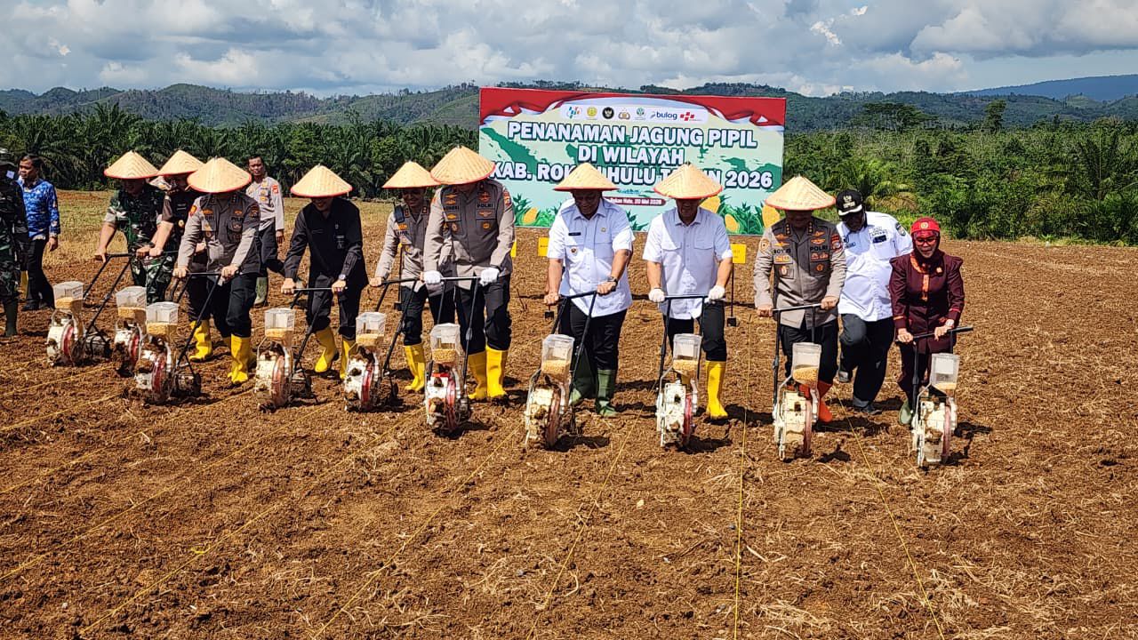 Wakapolda Riau Pimpin Penanaman Jagung di Rokan Hulu dan Tegaskan Strategi Polri Hadapi Tantangan Era Digital