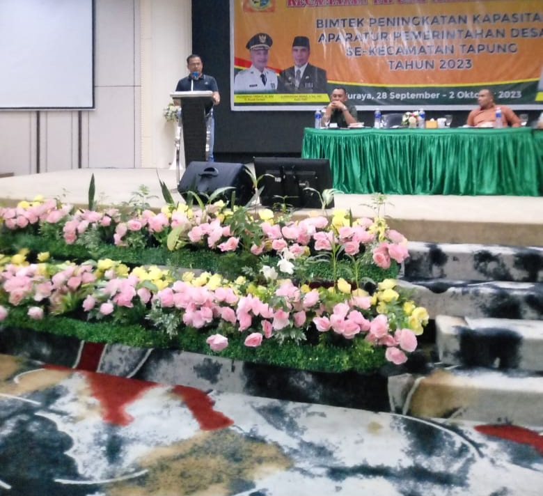 Camat Sofiandi Buka Bintek Kades se Kecamatan Tapung